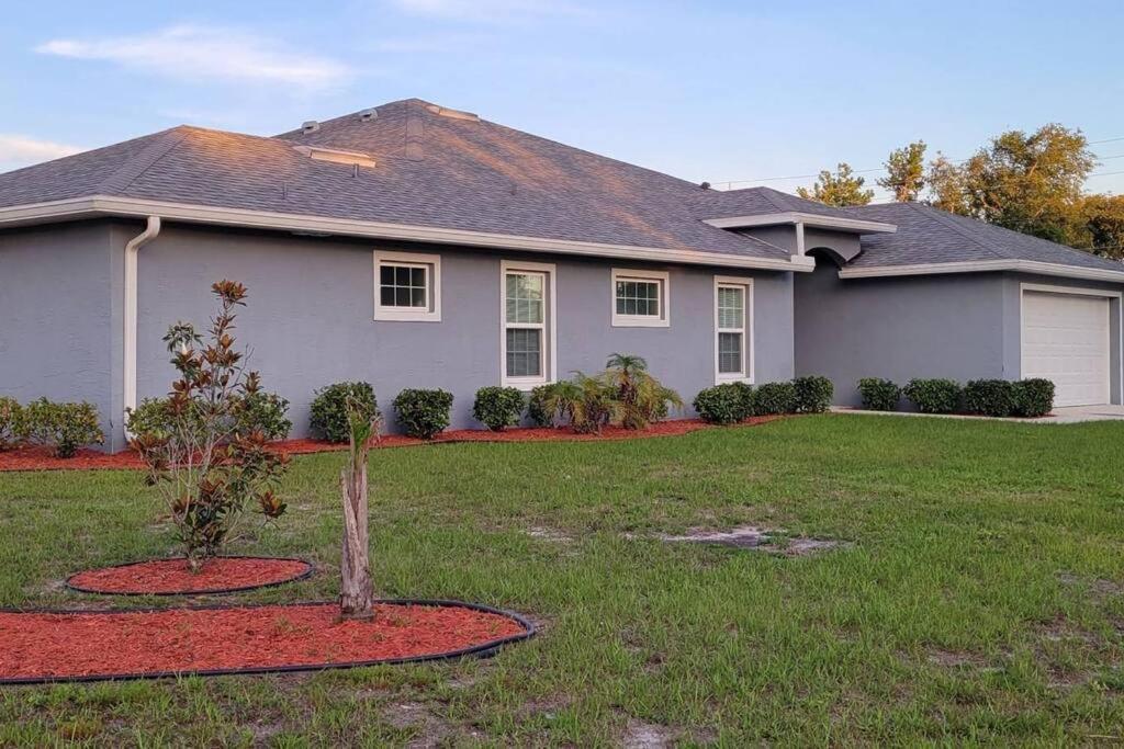 Logistically Accessible Retreat Palm Coast Exterior photo