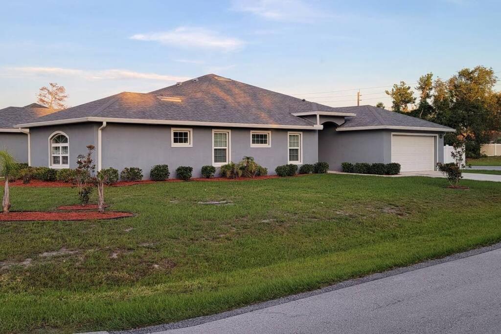 Logistically Accessible Retreat Palm Coast Exterior photo